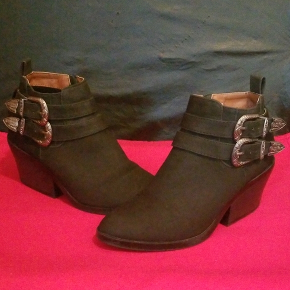 Qupid Shoes - Qupid black booties Size 5